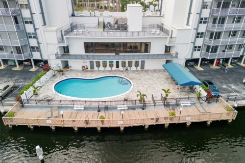 Купить кондоминиум в Халландейл-Бич, Флорида 1 спальня, 78.97м2, № 2017019 - фото 30