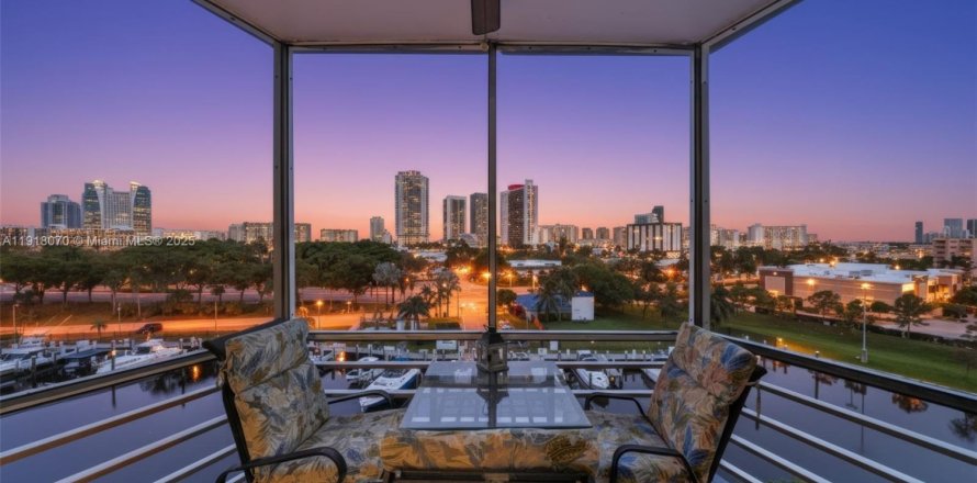 Кондоминиум с 1 спальней в Халландейл-Бич, Флорида № 2017019