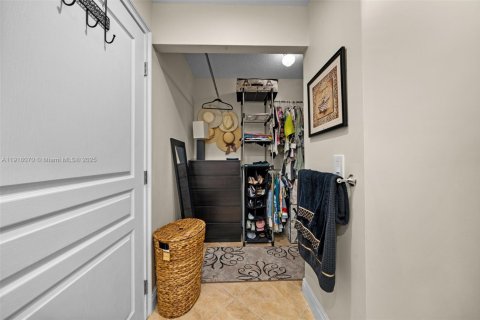 Купить кондоминиум в Халландейл-Бич, Флорида 1 спальня, 78.97м2, № 2017019 - фото 16