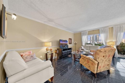 Купить кондоминиум в Халландейл-Бич, Флорида 1 спальня, 78.97м2, № 2017019 - фото 14