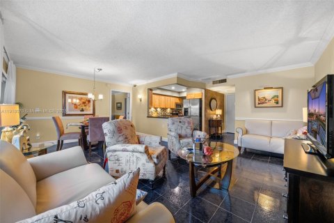 Купить кондоминиум в Халландейл-Бич, Флорида 1 спальня, 78.97м2, № 2017019 - фото 11