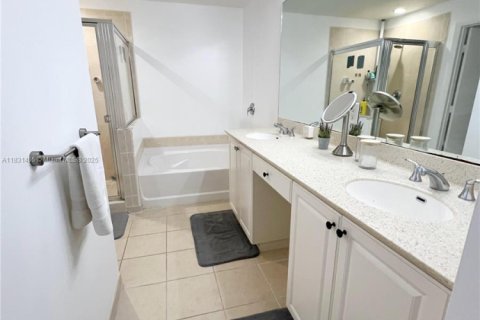 Condo in Aventura, Florida, 2 bedrooms  № 1814600 - photo 24