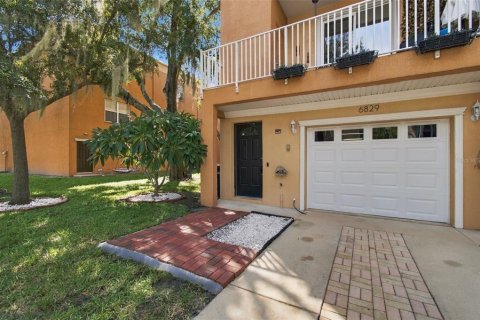 Adosado en venta en Tampa, Florida, 3 dormitorios, 188.5 m2 № 2385577 - foto 2