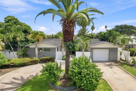 Villa ou maison à vendre à Tierra Verde, Floride: 2 chambres, 132.85 m2 № 2285678 - photo 19