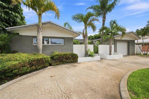 Villa ou maison à vendre à Tierra Verde, Floride: 2 chambres, 132.85 m2 № 2285678 - photo 17
