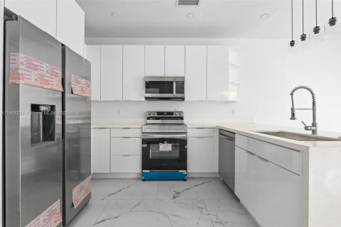Casa en alquiler en Pompano Beach, Florida, 3 dormitorios, 131.46 m2 № 1893448 - foto 5