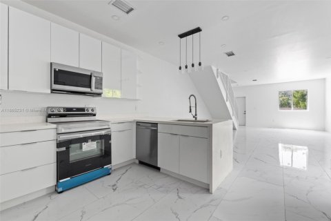 Casa en alquiler en Pompano Beach, Florida, 3 dormitorios, 131.46 m2 № 1893448 - foto 6