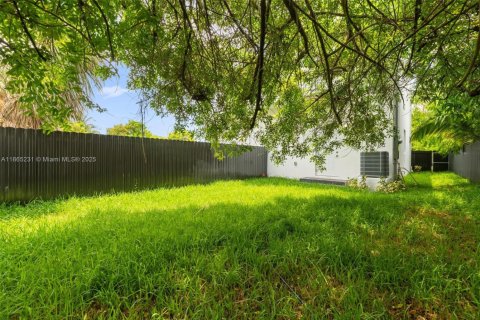 Casa en alquiler en Pompano Beach, Florida, 3 dormitorios, 131.46 m2 № 1893448 - foto 17