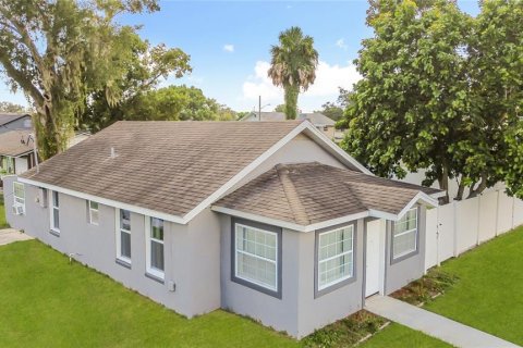 House in Orlando, Florida 3 bedrooms, 126.72 sq.m. № 2289831