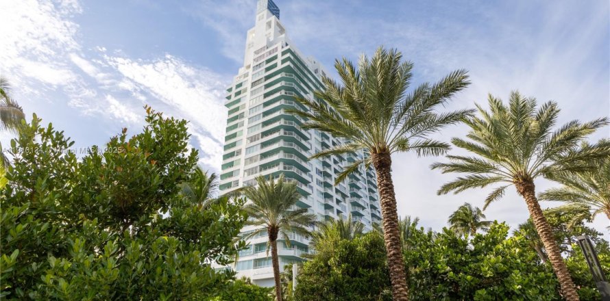 Condominio en Miami Beach, Florida, 2 dormitorios № 1968051