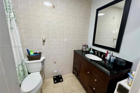 Copropriété à vendre à Hialeah, Floride: 2 chambres, 100.33 m2 № 1963418 - photo 14