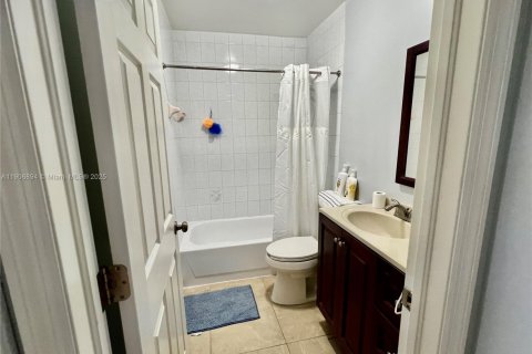 Copropriété à vendre à Hialeah, Floride: 2 chambres, 100.33 m2 № 1963418 - photo 19