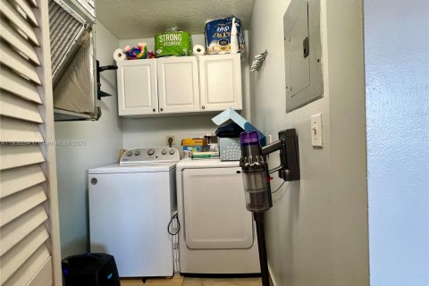 Copropriété à vendre à Hialeah, Floride: 2 chambres, 100.33 m2 № 1963418 - photo 18