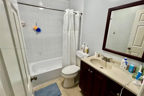 Copropriété à vendre à Hialeah, Floride: 2 chambres, 100.33 m2 № 1963418 - photo 20