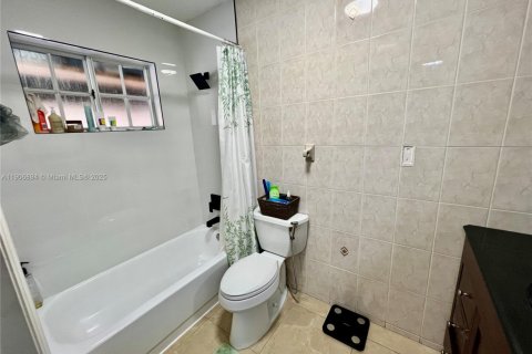 Copropriété à vendre à Hialeah, Floride: 2 chambres, 100.33 m2 № 1963418 - photo 15