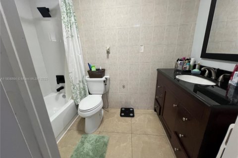 Copropriété à vendre à Hialeah, Floride: 2 chambres, 100.33 m2 № 1963418 - photo 16