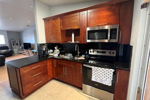 Copropriété à vendre à Hialeah, Floride: 2 chambres, 100.33 m2 № 1963418 - photo 9