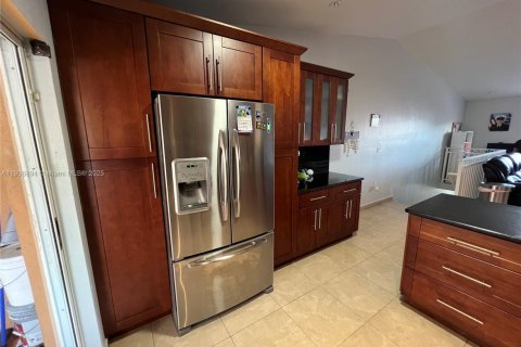 Copropriété à vendre à Hialeah, Floride: 2 chambres, 100.33 m2 № 1963418 - photo 3