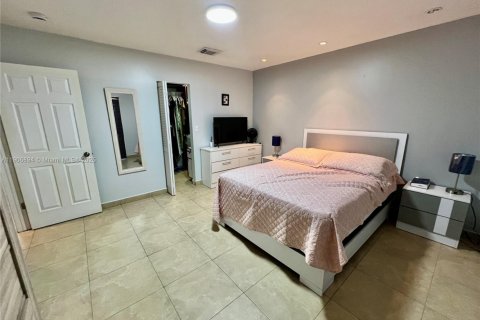 Copropriété à vendre à Hialeah, Floride: 2 chambres, 100.33 m2 № 1963418 - photo 12