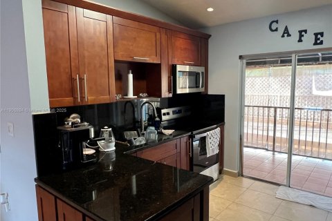 Copropriété à vendre à Hialeah, Floride: 2 chambres, 100.33 m2 № 1963418 - photo 4