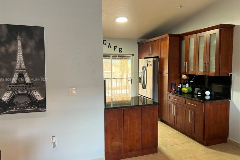 Copropriété à vendre à Hialeah, Floride: 2 chambres, 100.33 m2 № 1963418 - photo 5