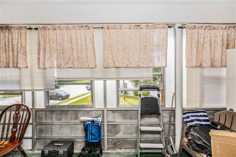 Condo in Seminole, Florida, 2 bedrooms  № 1876396 - photo 10