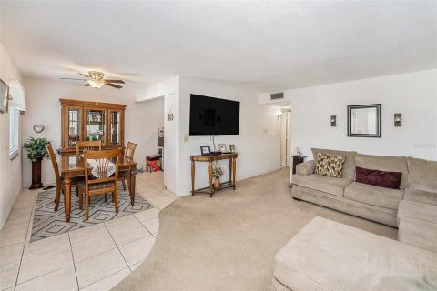 Condo in Seminole, Florida, 2 bedrooms  № 1876396 - photo 2