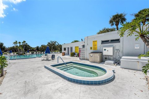 Condo in Seminole, Florida, 2 bedrooms  № 1876396 - photo 12