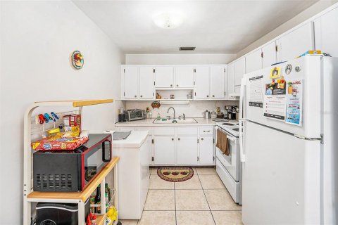 Condo in Seminole, Florida, 2 bedrooms  № 1876396 - photo 5