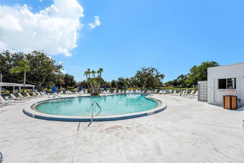 Condo in Seminole, Florida, 2 bedrooms  № 1876396 - photo 14