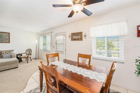 Condo in Seminole, Florida, 2 bedrooms  № 1876396 - photo 4