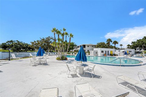 Condo in Seminole, Florida, 2 bedrooms  № 1876396 - photo 15