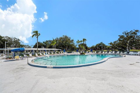 Condo in Seminole, Florida, 2 bedrooms  № 1876396 - photo 13