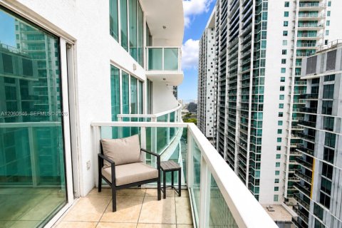Condo in Miami, Florida, 1 bedroom № 2261133 - photo 7