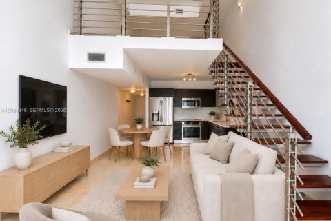 Condo in Miami, Florida, 1 bedroom № 2261133 - photo 4