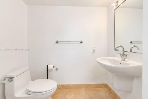 Condo in Miami, Florida, 1 bedroom № 2261133 - photo 6