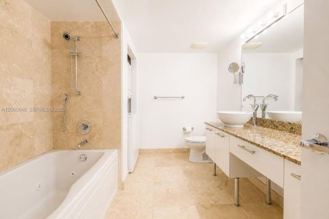Condo in Miami, Florida, 1 bedroom № 2261133 - photo 10
