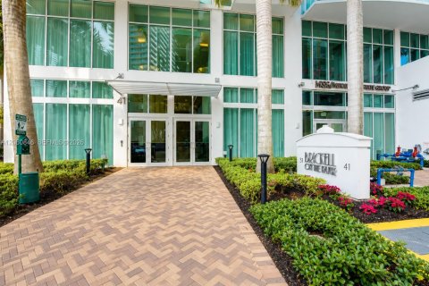 Condo in Miami, Florida, 1 bedroom № 2261133 - photo 25