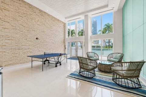 Condo in Miami, Florida, 1 bedroom № 2261133 - photo 23