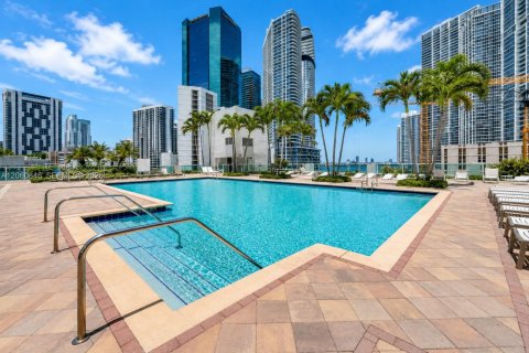 Condo in Miami, Florida, 1 bedroom № 2261133 - photo 18