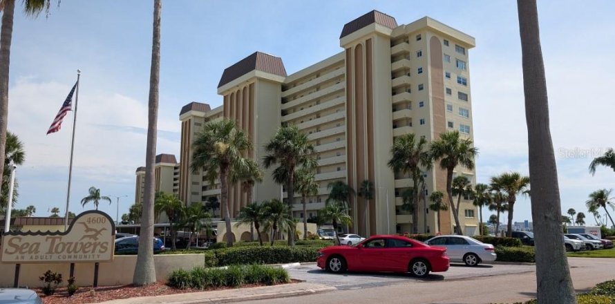 Condominio en Madeira Beach, Florida, 2 dormitorios № 1916454