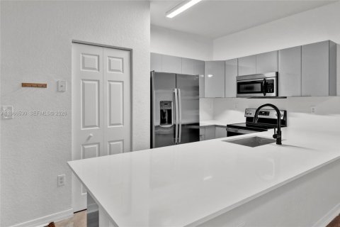 Touwnhouse à vendre à Miramar, Floride: 3 chambres, 139.82 m2 № 2028226 - photo 6