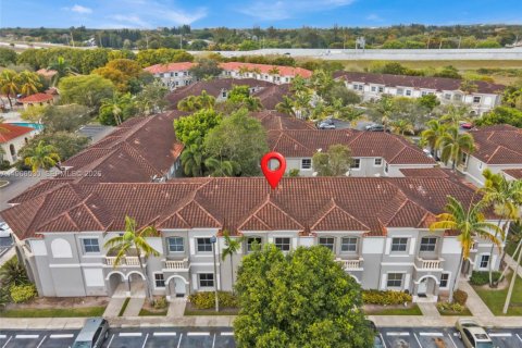 Touwnhouse à vendre à Miramar, Floride: 3 chambres, 139.82 m2 № 2028226 - photo 2