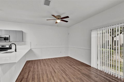 Touwnhouse à vendre à Miramar, Floride: 3 chambres, 139.82 m2 № 2028226 - photo 7