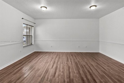 Touwnhouse à vendre à Miramar, Floride: 3 chambres, 139.82 m2 № 2028226 - photo 4