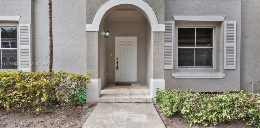 Touwnhouse à Miramar, Floride 3 chambres, 139.82 m2 № 2028226