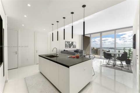 Condominio en venta en Miami, Florida, 2 dormitorios, 122.35 m2 № 1756058 - foto 1