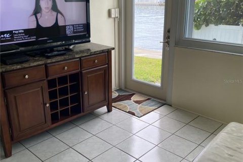 Condominio en alquiler en Saint Pete Beach, Florida, 2 dormitorios, 125.42 m2 № 1847588 - foto 10