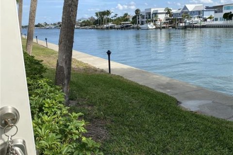 Condominio en alquiler en Saint Pete Beach, Florida, 2 dormitorios, 125.42 m2 № 1847588 - foto 2