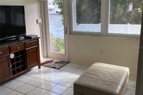 Condominio en alquiler en Saint Pete Beach, Florida, 2 dormitorios, 125.42 m2 № 1847588 - foto 5